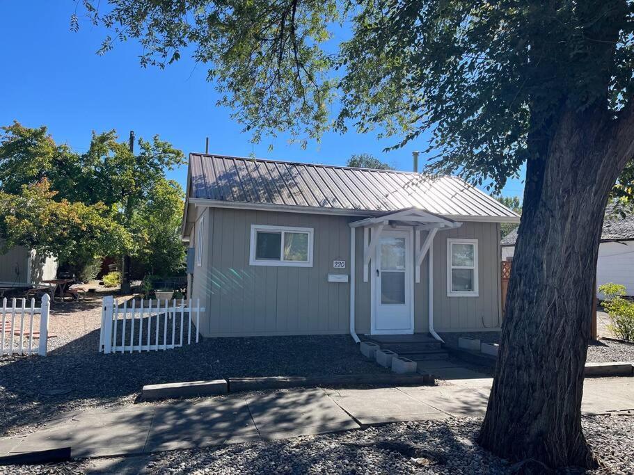 Cheerful Pet-Friendly Bungalow Right In Town Montrose Exterior foto